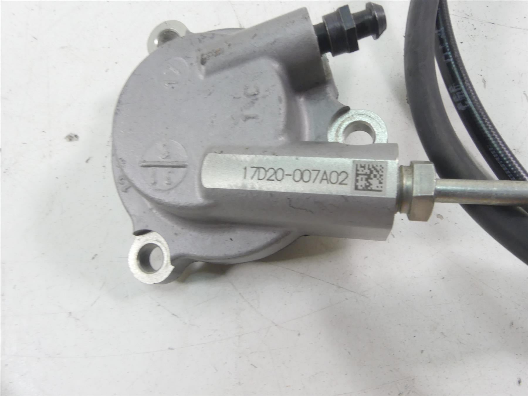 2017 Harley Touring FLHTKL Electra Glide Slave Cylinder Clutch Line 37200131 {{ shop.shopifyCountryName }} - Mototech271