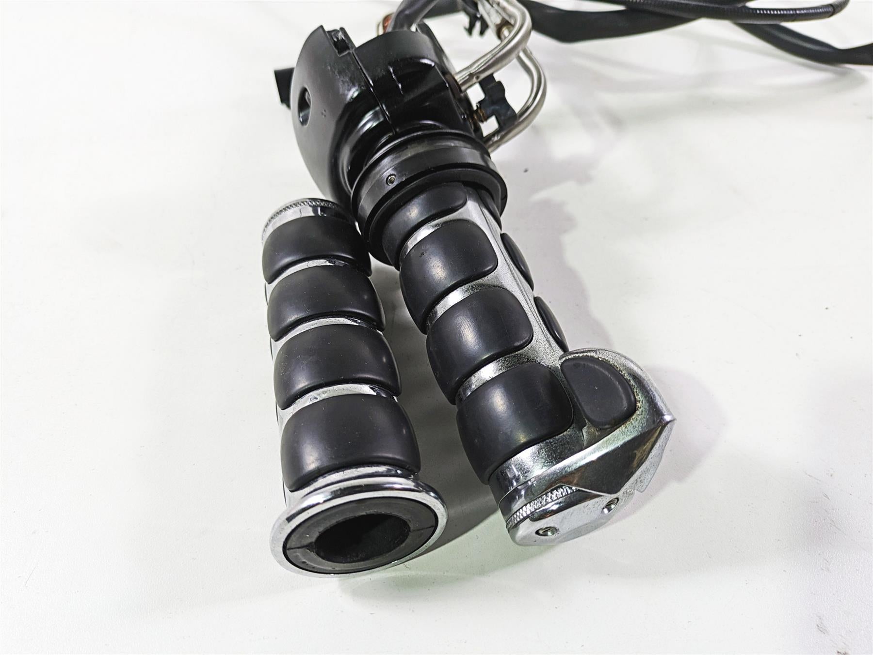 2008 Harley FLSTC Softail Heritage Right Control Switch + Throttle Set 71684-06 {{ shop.shopifyCountryName }} - Mototech271