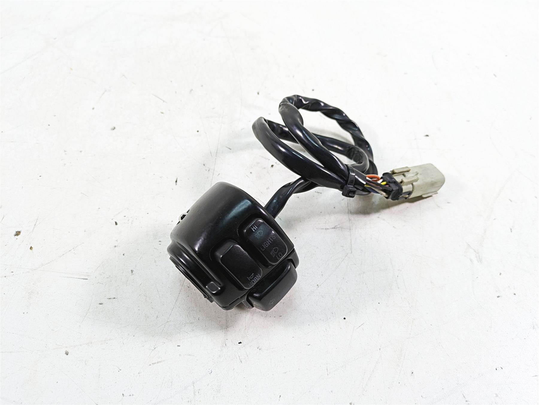 2007 Harley Sportster XL1200 C Left Hand Turn Signal Control Switch 71682-06A {{ shop.shopifyCountryName }} - Mototech271