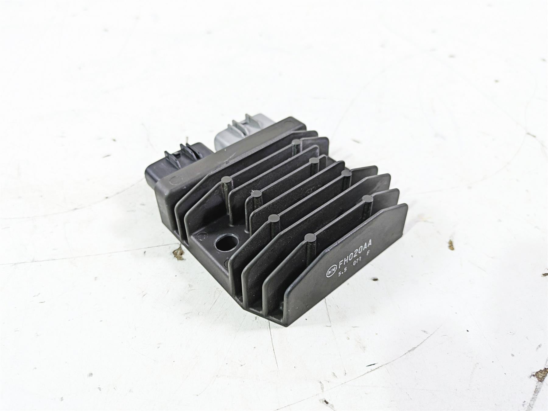 2015 Ducati Panigale 1299 S Rectifier Voltage Regulator 54040301B FH020AA {{ shop.shopifyCountryName }} - Mototech271