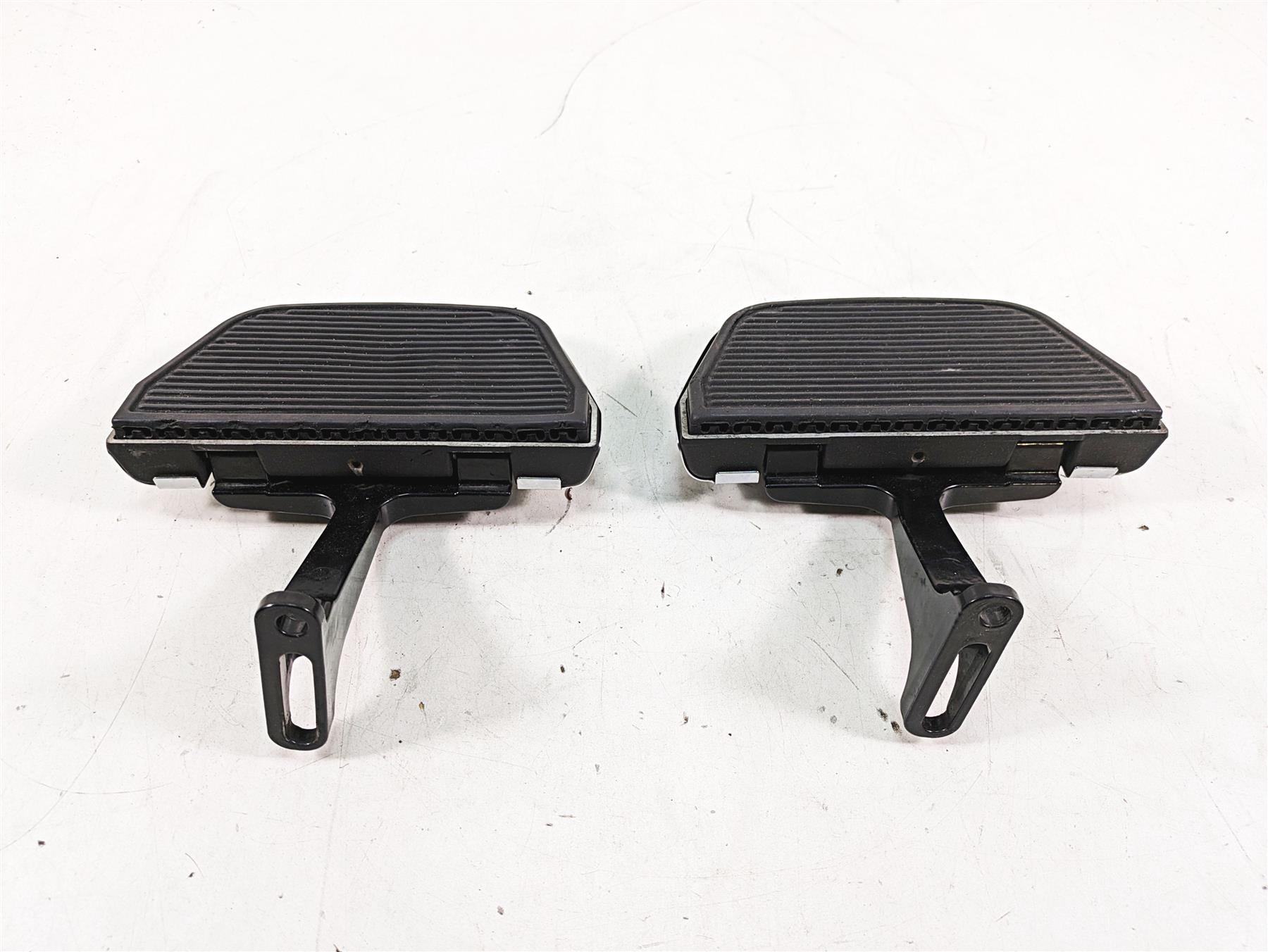 2010 Harley Touring FLHTCU Electra Glide Rear Passenger Floor Boards 52719-10 {{ shop.shopifyCountryName }} - Mototech271