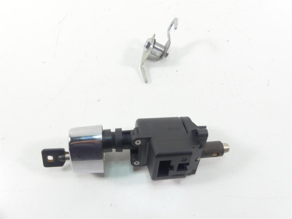 2013 Harley Touring FLHTP Electra Glide Ignition Switch Key Lock Set 71572-06 {{ shop.shopifyCountryName }} - Mototech271