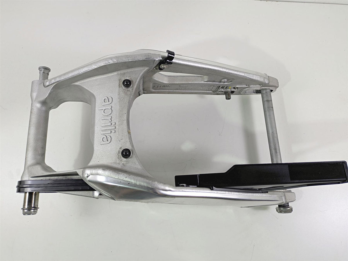 2017 Aprilia RSV 1100 Tuono V4 Factory Rear Swingarm Swing Arm - Read 2B001289 {{ shop.shopifyCountryName }} - Mototech271