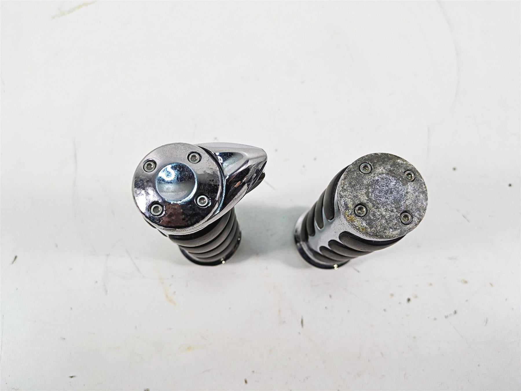 1999 Harley Dyna FXDL Low Rider Chrome Hand Grip Set {{ shop.shopifyCountryName }} - Mototech271