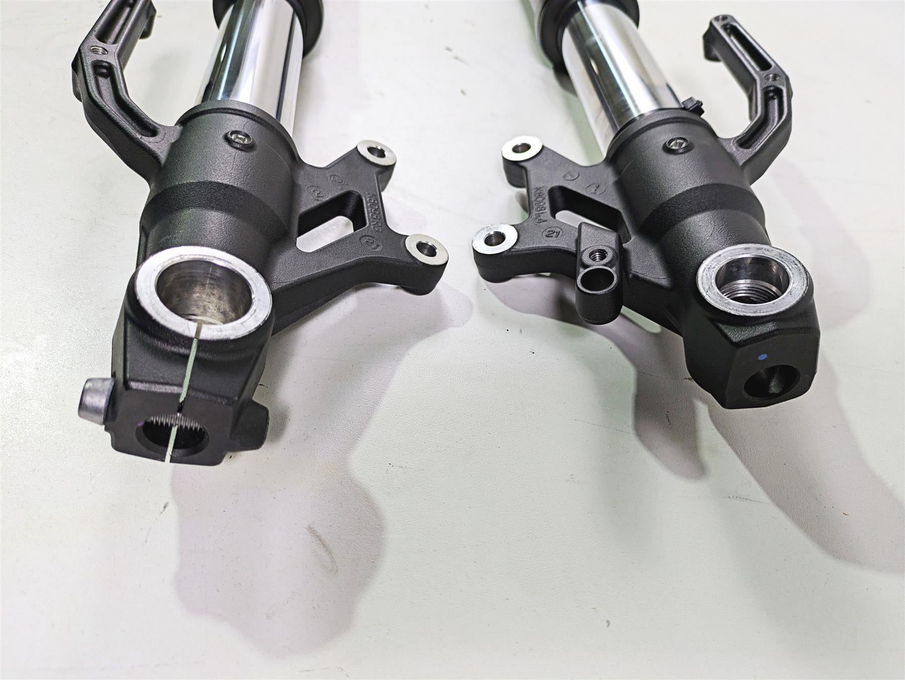 2021 Kawasaki Z900 ZR900 Front Fork Leg Set - Read 44071-1433-58Z