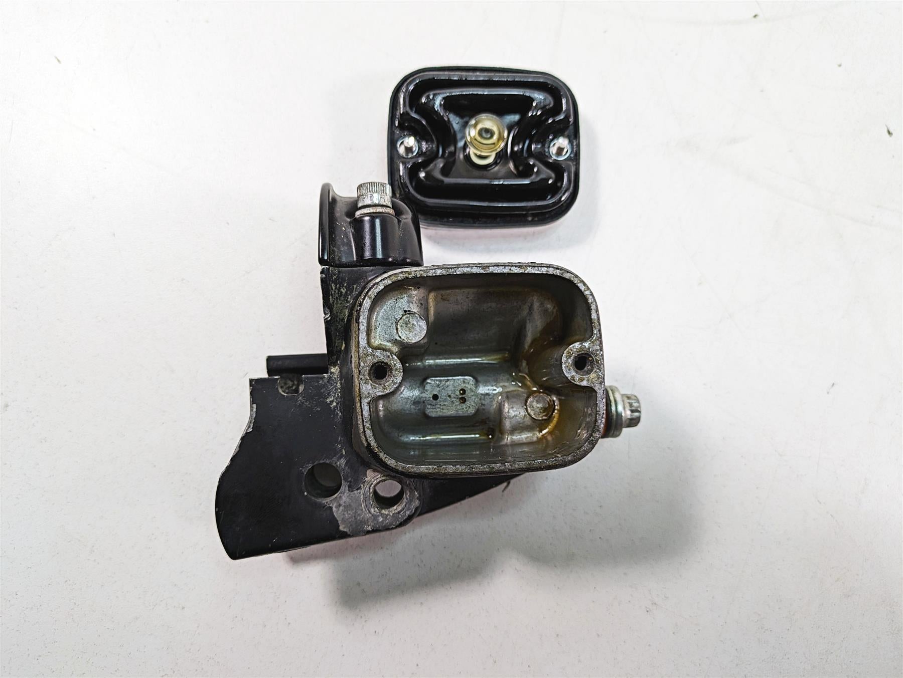 2013 Harley Softail FLSTFB Fat Boy Lo Front Brake Master Cylinder 11/16 45029-11 {{ shop.shopifyCountryName }} - Mototech271