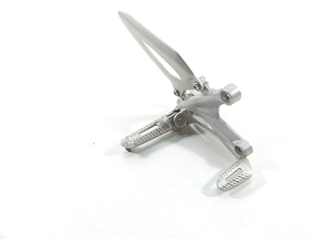 2022 Triumph Speed Triple 1200 RS Front Right Footpeg & Brake Ped Set T2082543 {{ shop.shopifyCountryName }} - Mototech271