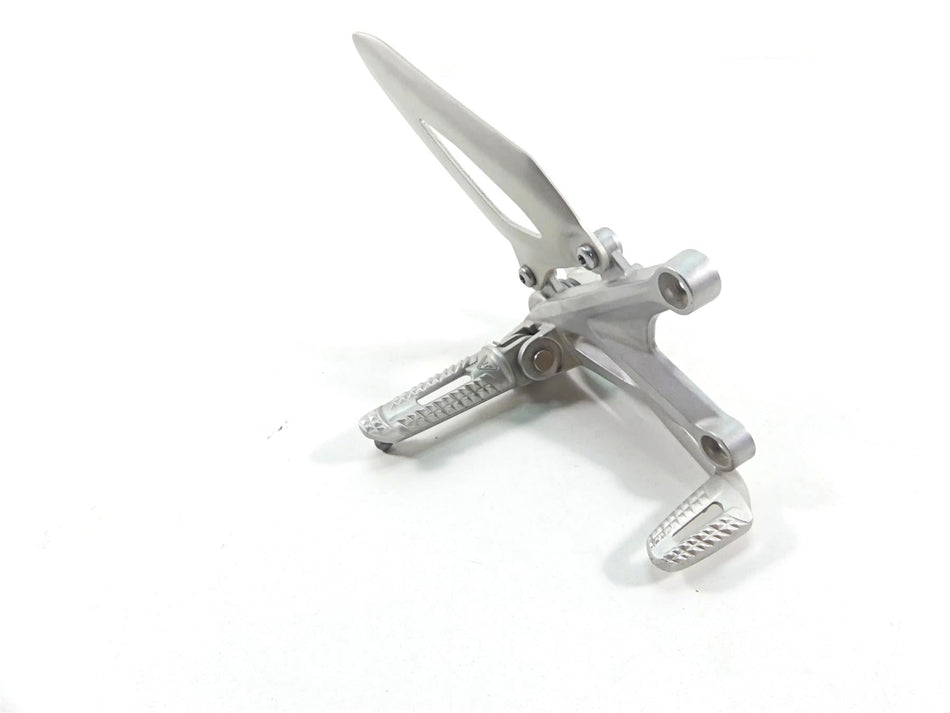 2022 Triumph Speed Triple 1200 RS Front Right Footpeg & Brake Ped Set T2082543 {{ shop.shopifyCountryName }} - Mototech271