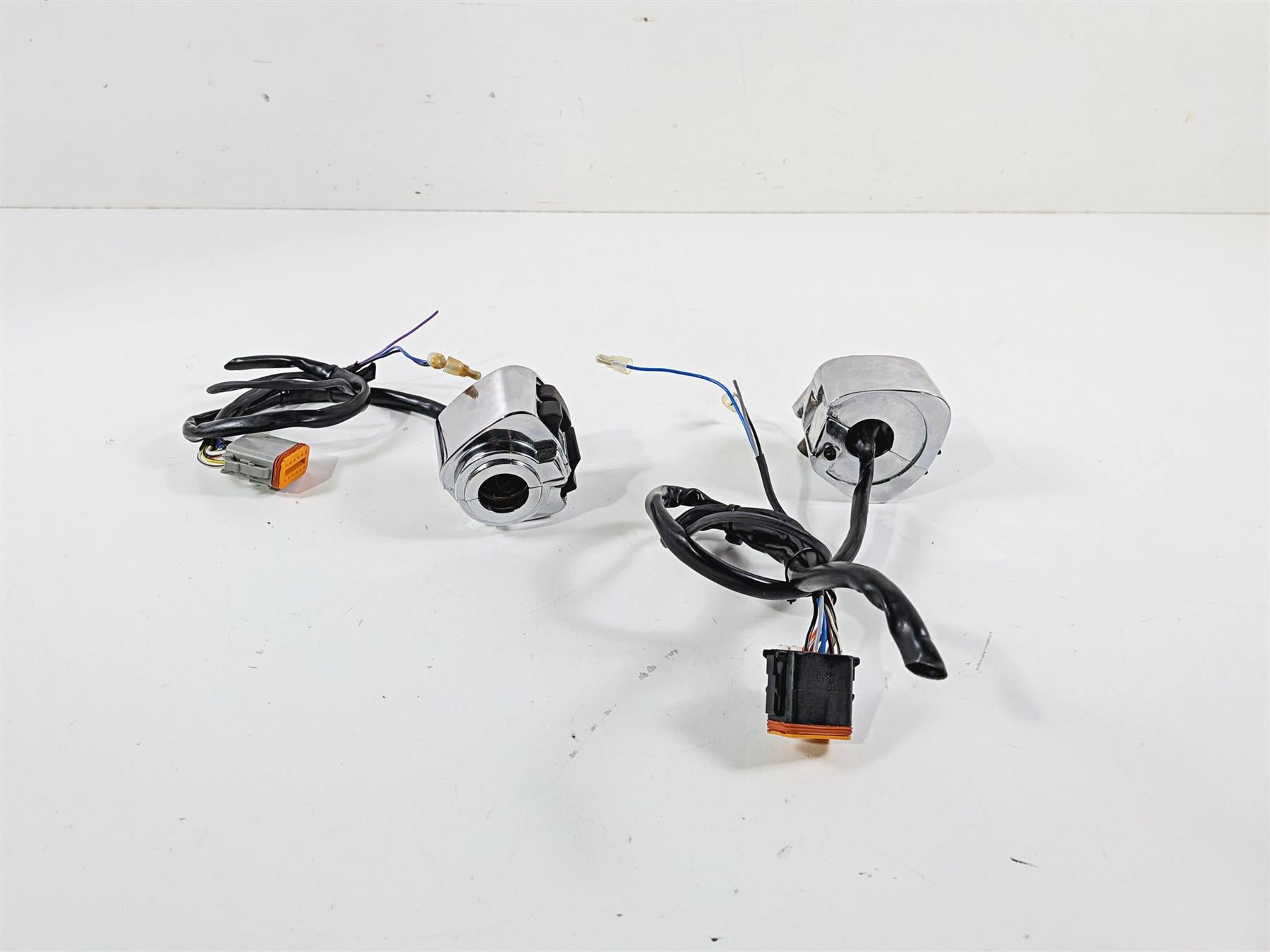 1995 Harley XL883 Sportster Hugger L+R Chrome Control Switches 70218-87 70219-87 {{ shop.shopifyCountryName }} - Mototech271