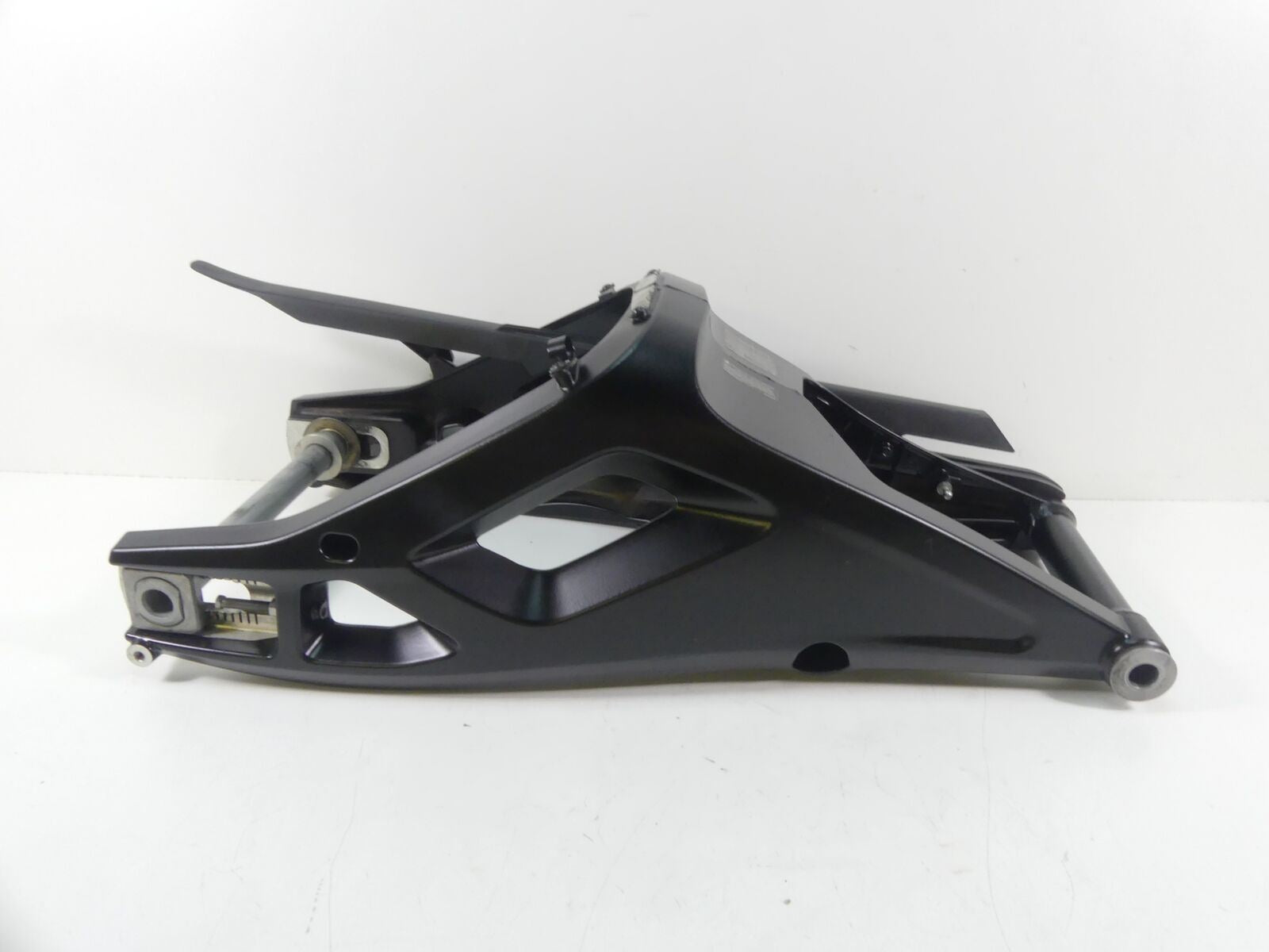2018 BMW S1000XR K49 Swingarm Swing Arm Rear Suspension + Axle 33358560101