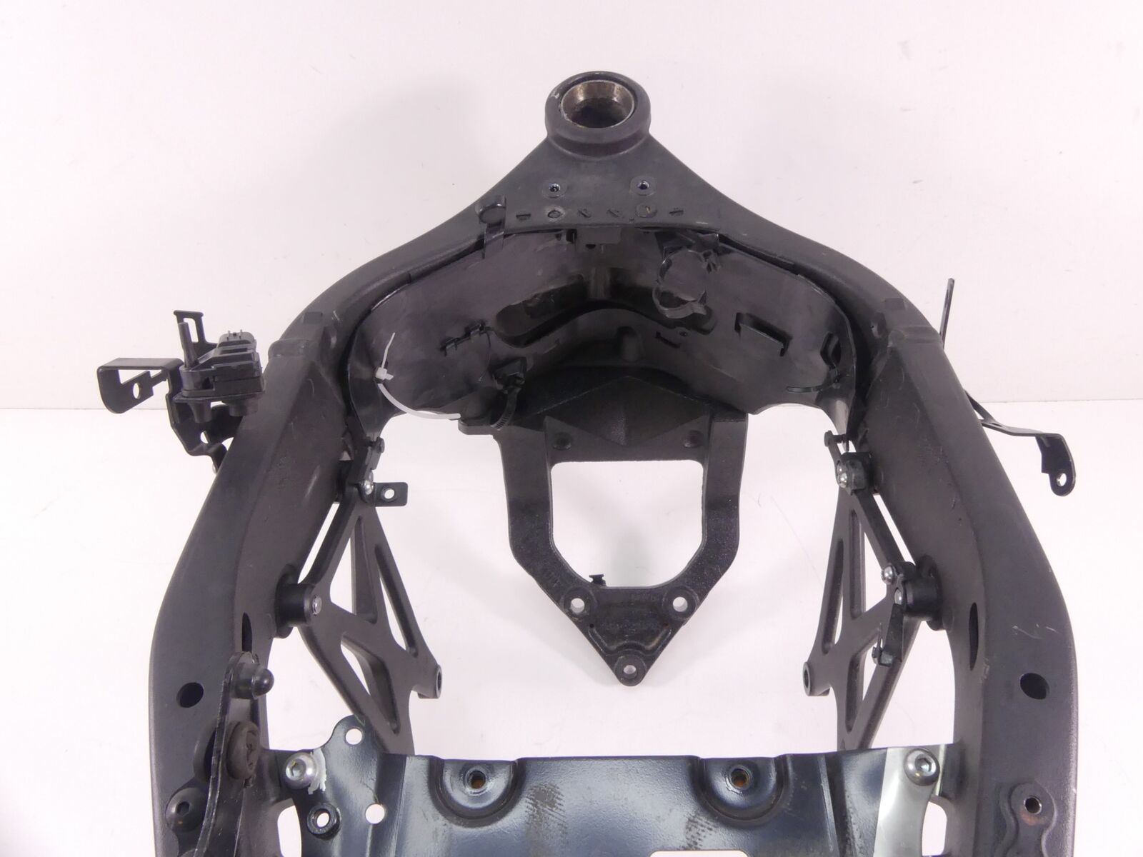 2014 Yamaha VMX17 V-Max 1700 Straight Main Frame Chassis Slvg - Read 2S3-21110-0 {{ shop.shopifyCountryName }} - Mototech271