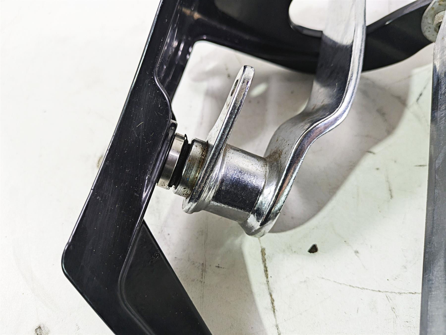 2004 Harley Softail FLSTF Fat Boy Right Floorboard Brake Pedal Set 50600026 {{ shop.shopifyCountryName }} - Mototech271
