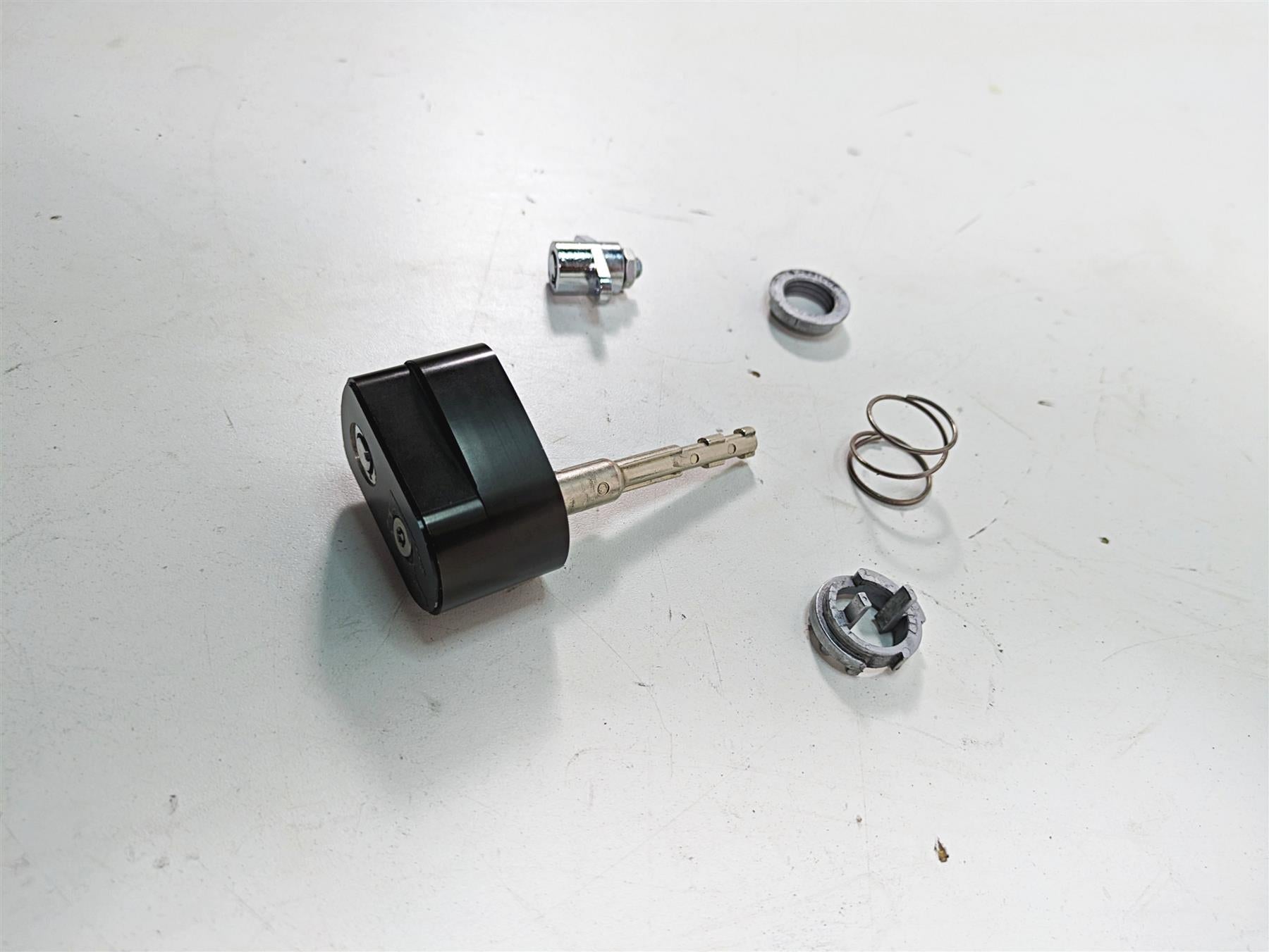 2019 Harley Touring FLHX Street Glide Ignition Switch Knob Lock Set 71400017B {{ shop.shopifyCountryName }} - Mototech271