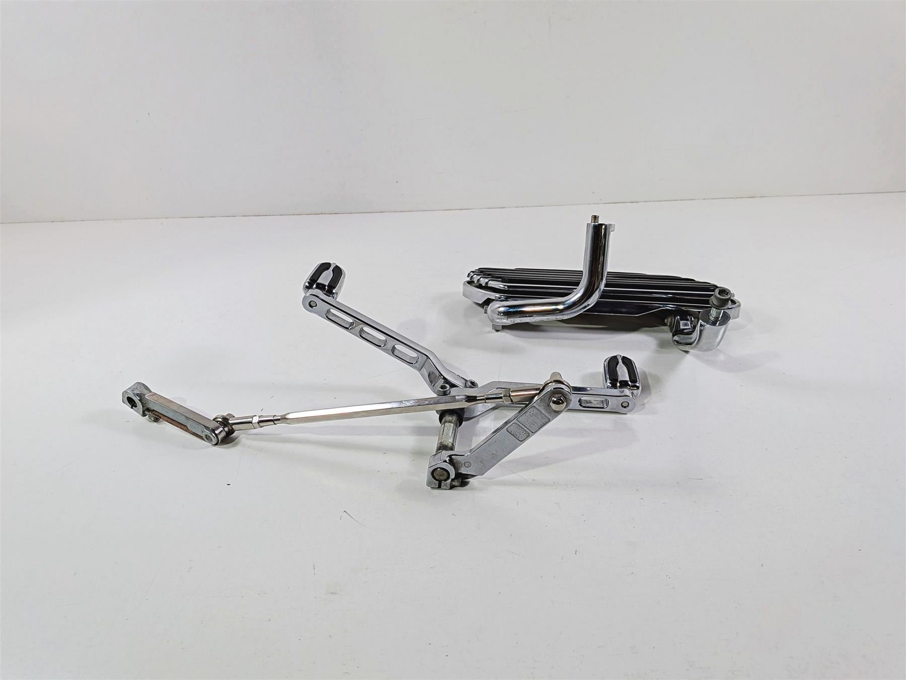2011 Harley Touring FLHTCU CVO Electra Glide Left Floorboard & Shifter 51498-09A-Mototech271