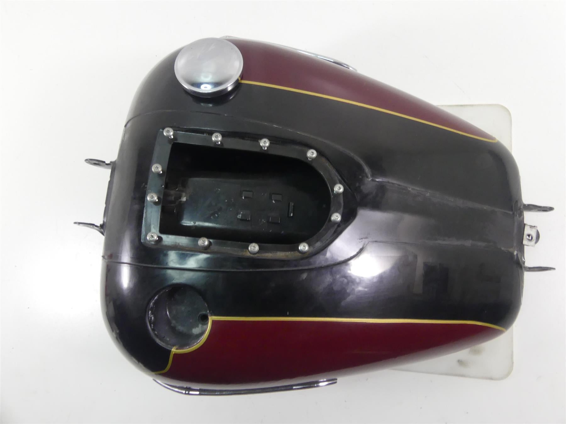2014 Harley FXDF Dyna Fat Bob Fuel Gas Petrol Tank Reservoir - Read 61586-04B {{ shop.shopifyCountryName }} - Mototech271