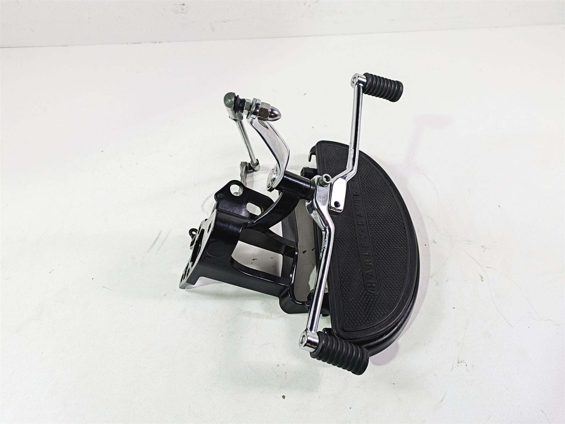 2014 Harley FLS Softail Slim Left Front Floorboard & Shifter 33630-07A 33895-82E {{ shop.shopifyCountryName }} - Mototech271