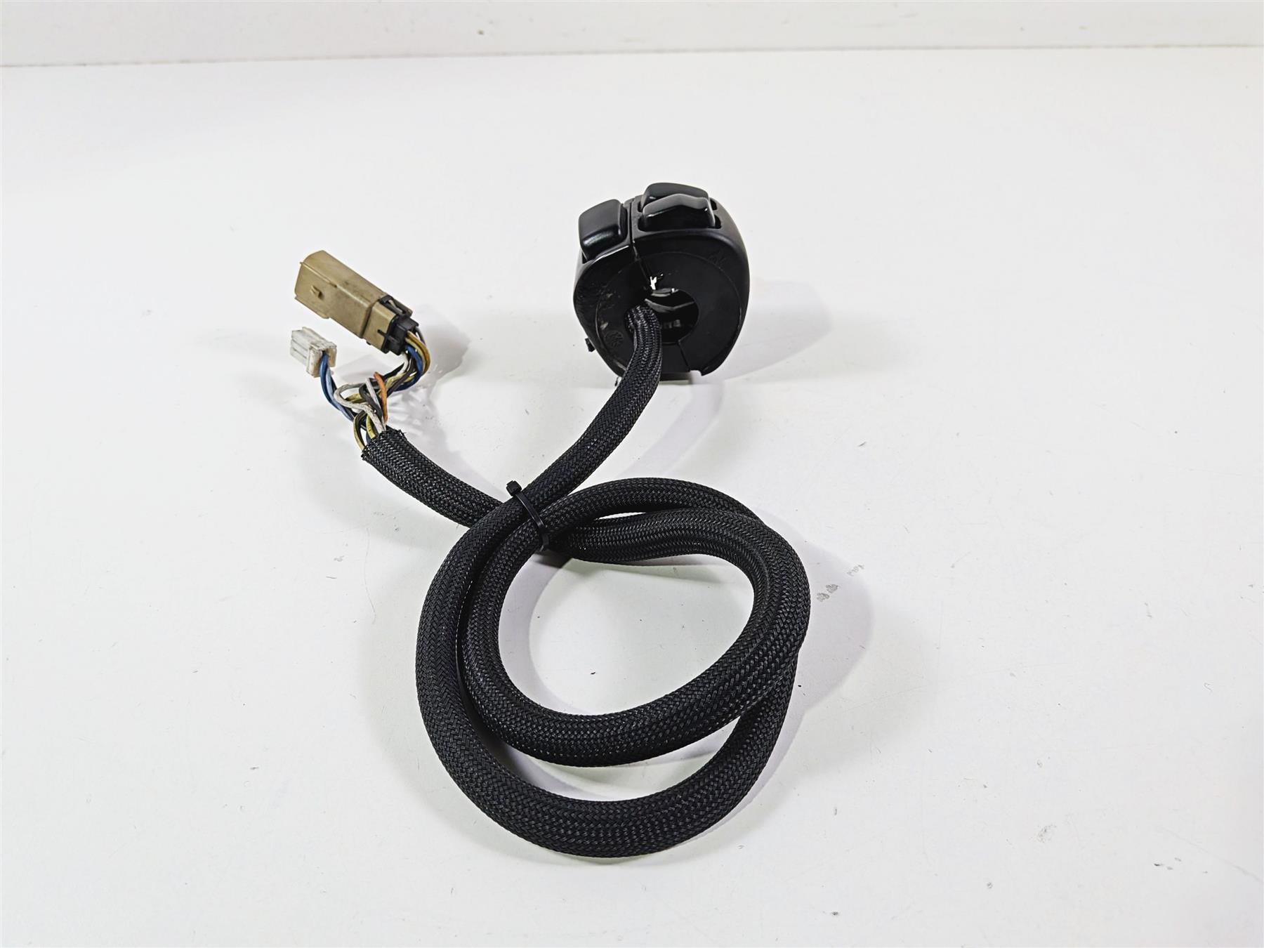 2007 Harley Dyna FXDB Street Bob Left Hand Control Switch - Read 71685-06A {{ shop.shopifyCountryName }} - Mototech271