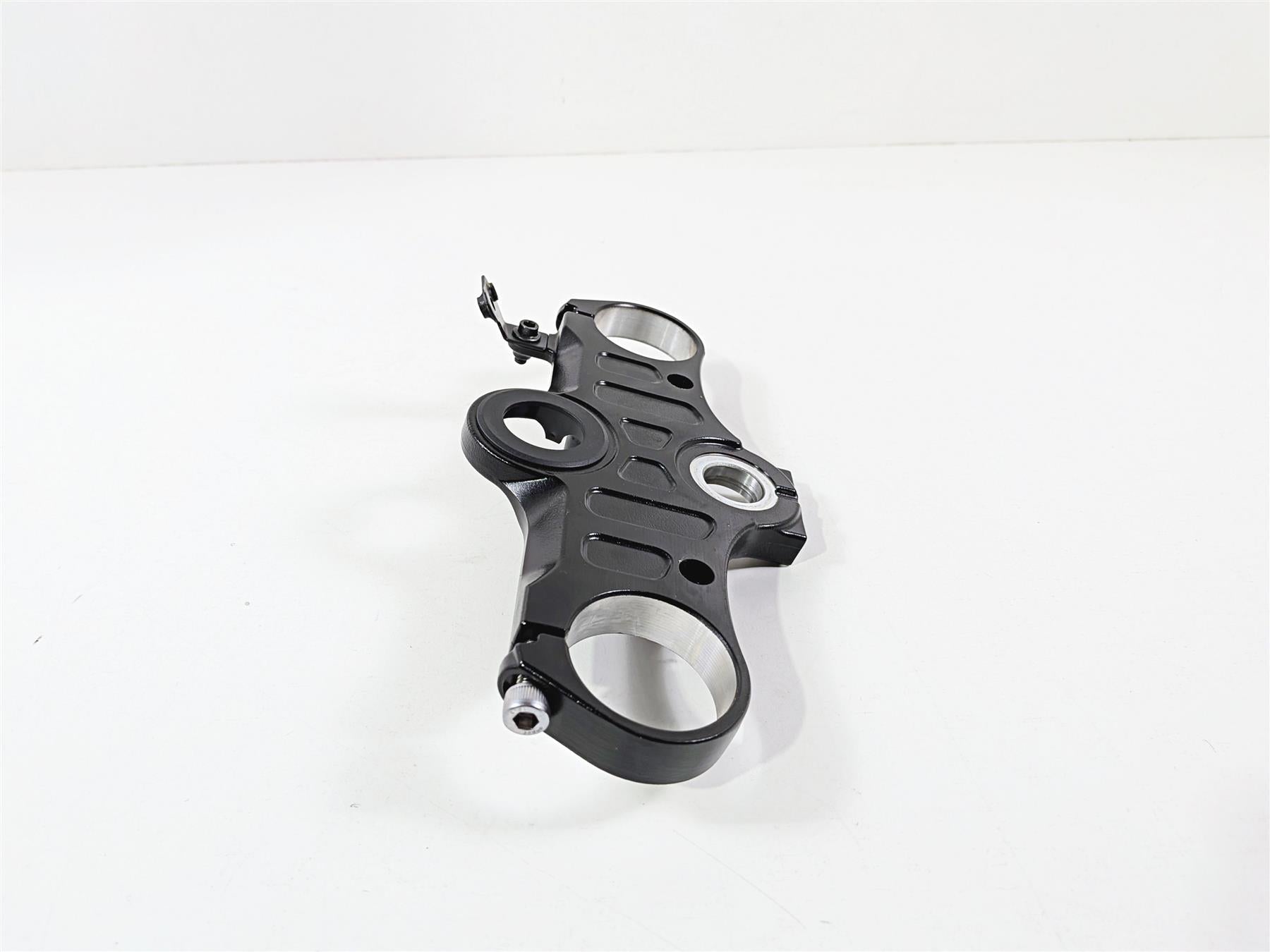 2025 Yamaha YZF R7 Black Upper Triple Tree Steering Clamp BEB-23435-01-00 {{ shop.shopifyCountryName }} - Mototech271