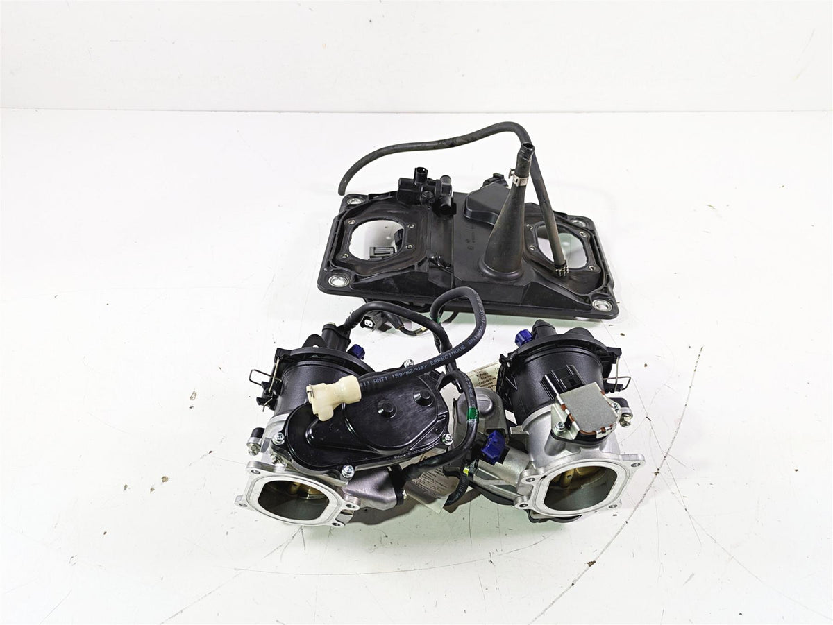 2015 Ducati Panigale 1299 S Throttle Body Set & Air Box Cover 28240893A {{ shop.shopifyCountryName }} - Mototech271