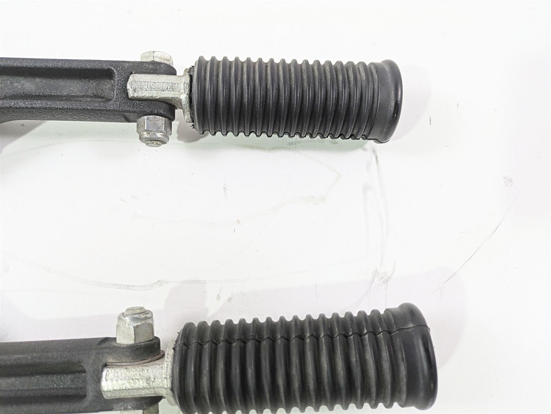 2010 Harley Dyna FXDB Street Bob Rear Passenger Footpeg Set 49224-06A 49230-06 {{ shop.shopifyCountryName }} - Mototech271