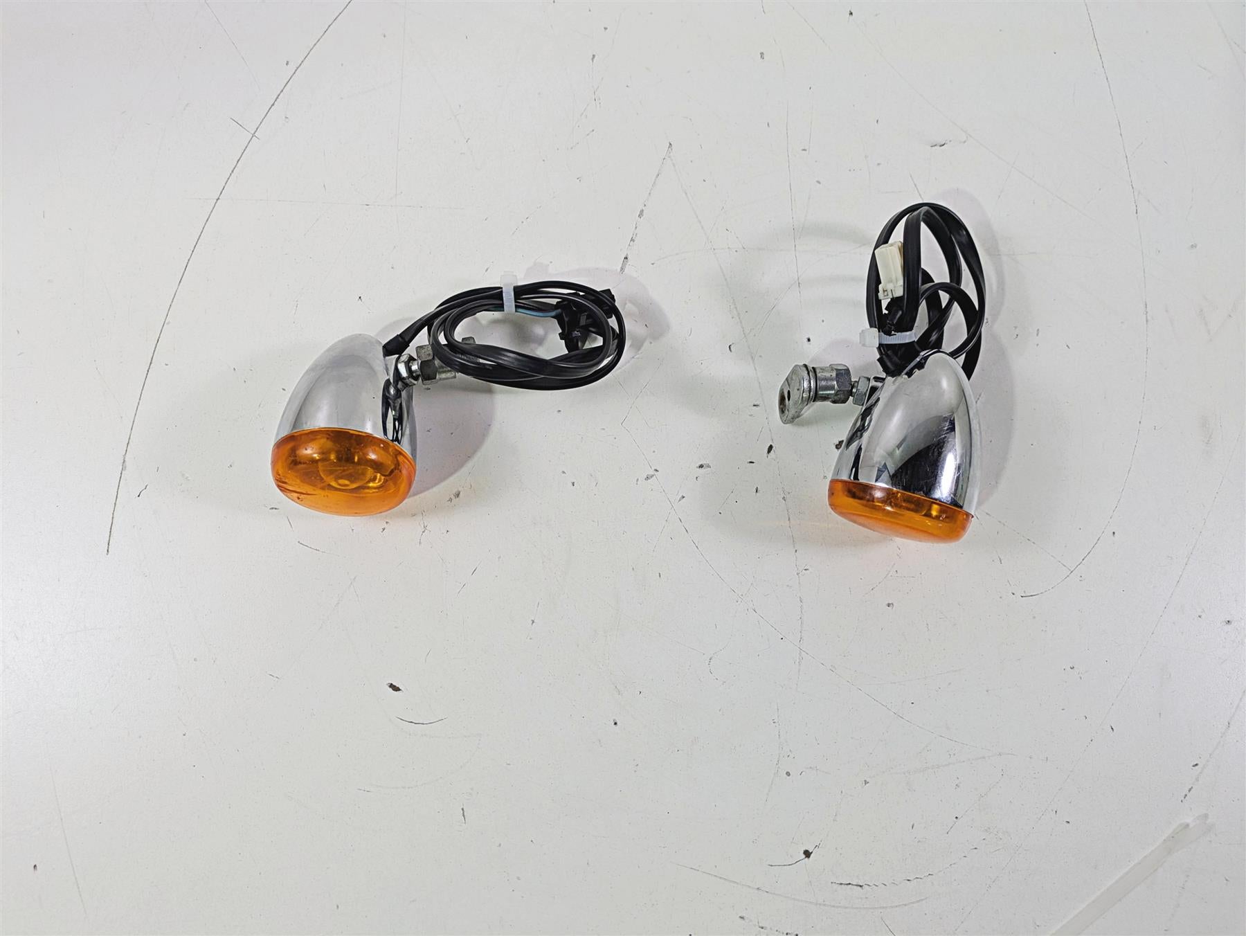 2011 Harley FXDC Dyna Super Glide Front Blinker Turn Signal Set 68972-00 {{ shop.shopifyCountryName }} - Mototech271