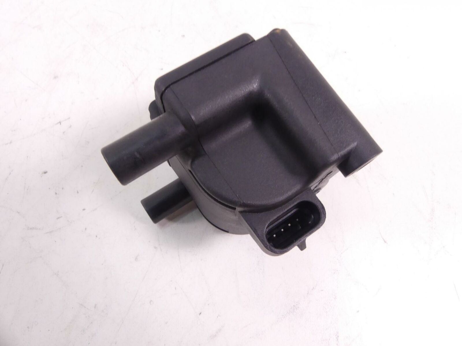 2004 Harley Softail FXSTSI Springer Ignition Coil & Cover 31743-01 {{ shop.shopifyCountryName }} - Mototech271