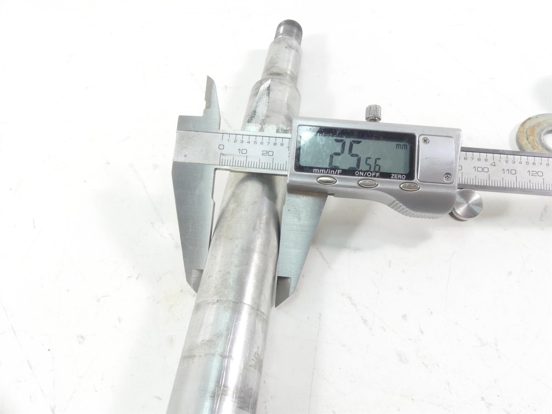 2006 Harley VRSCD Night V Rod Straight Front Axle Wheel Spindle 1" 41540-04 {{ shop.shopifyCountryName }} - Mototech271