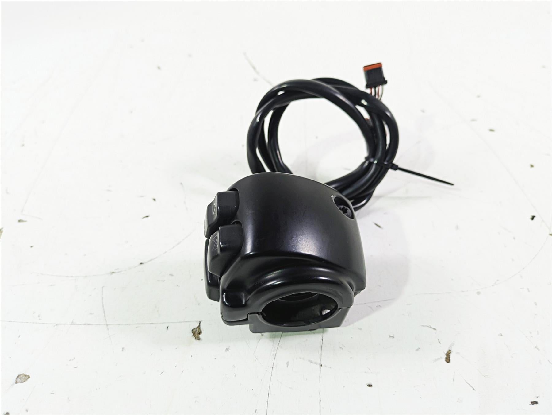 2016 Harley FLSTC Softail Heritage Right Hand Control Switch 71500297 {{ shop.shopifyCountryName }} - Mototech271