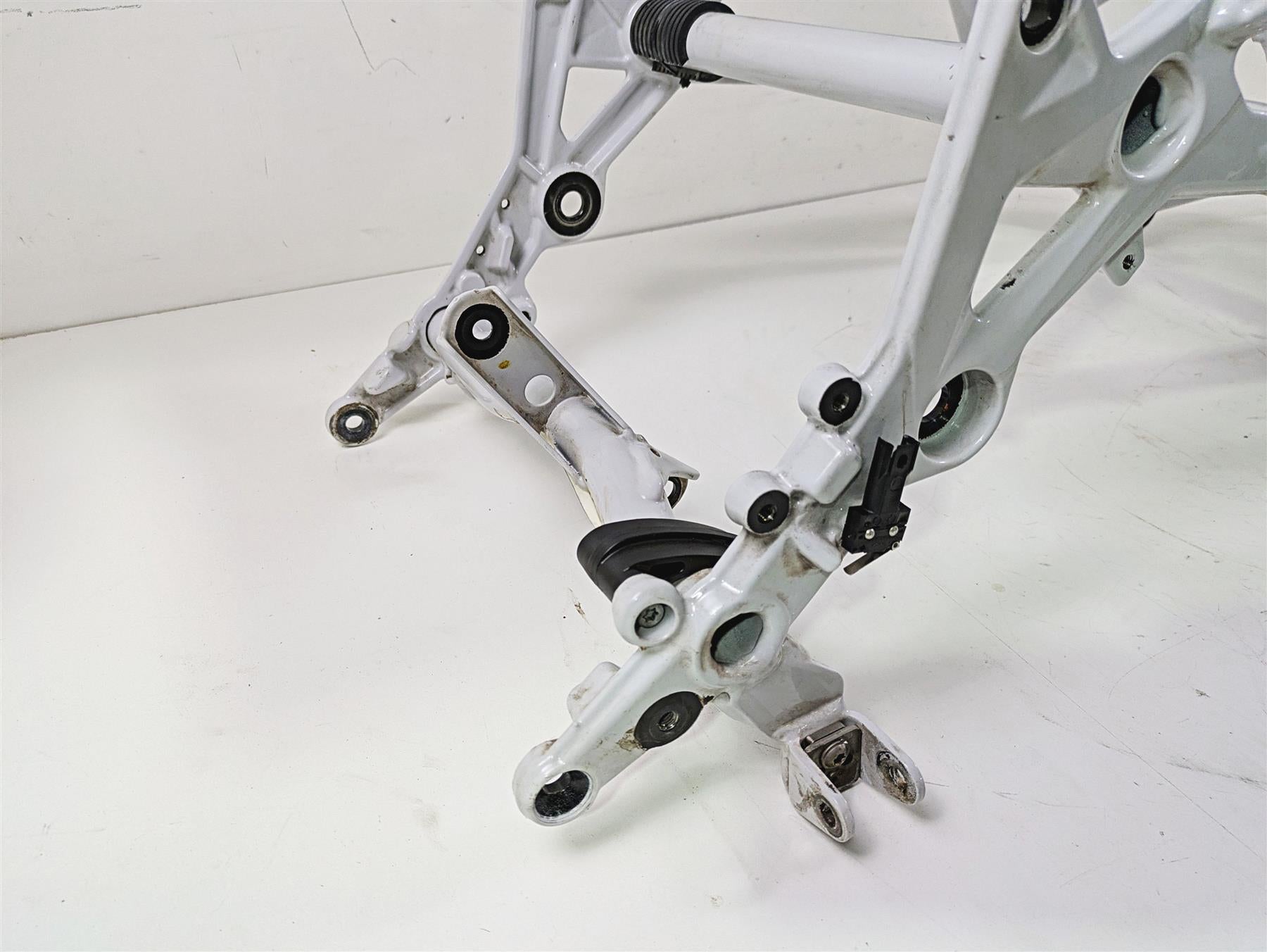 2017 BMW F800GS Adv K75 Straight Main Frame Chassis With Clean California Title 46511600241 {{ shop.shopifyCountryName }} - Mototech271