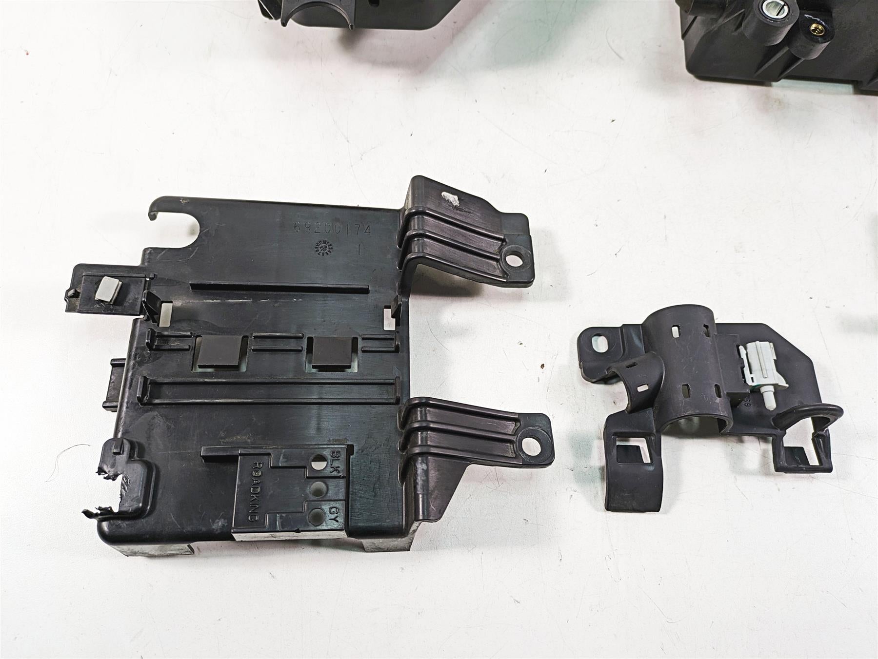 2020 Harley Touring FLHX Street Glide Battery Tray Electrical Stay Set 66000010A {{ shop.shopifyCountryName }} - Mototech271