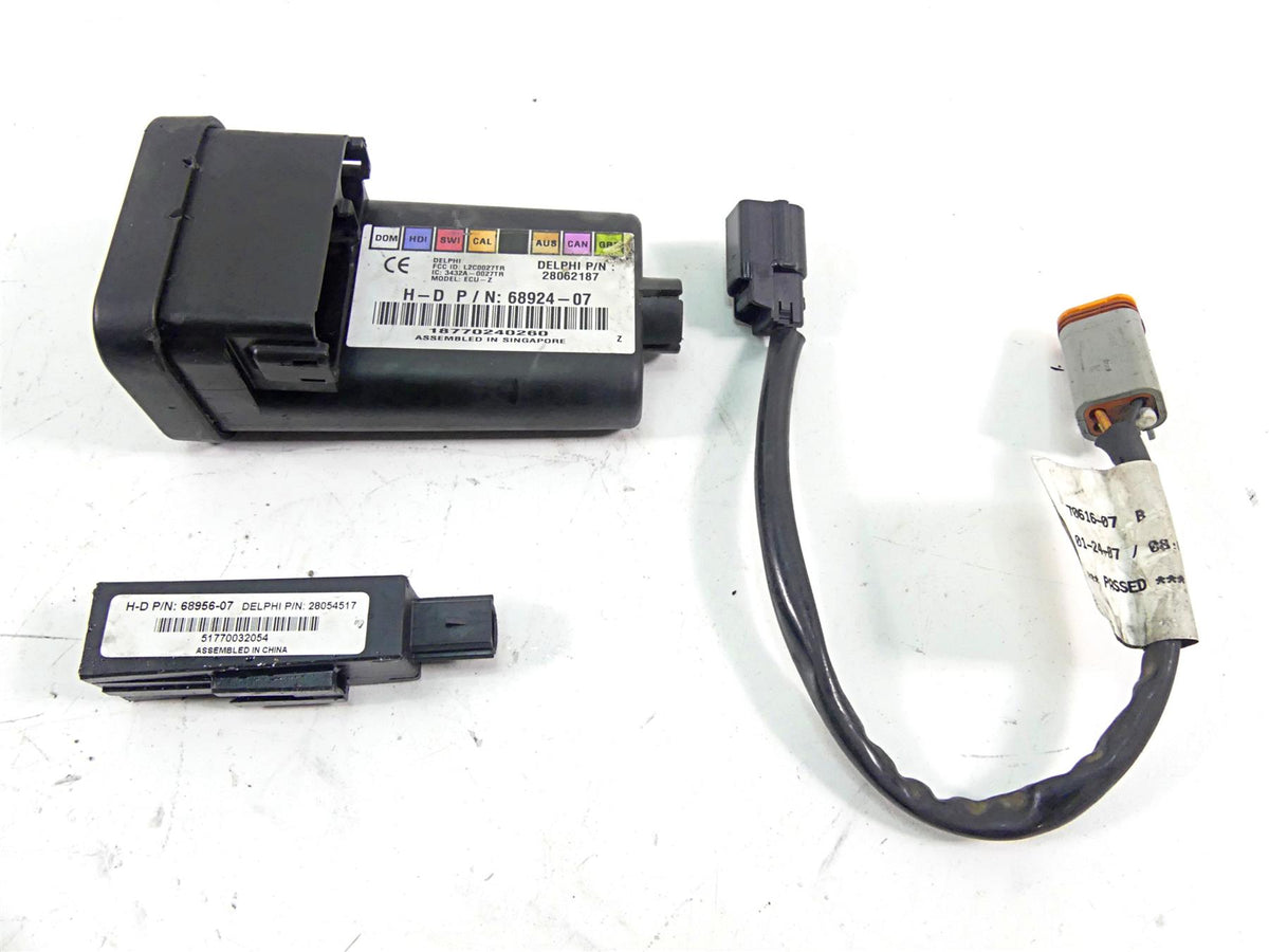 2007 Harley Touring FLHRC Road King Tssm Turn Signal Security Module 68924-07 {{ shop.shopifyCountryName }} - Mototech271