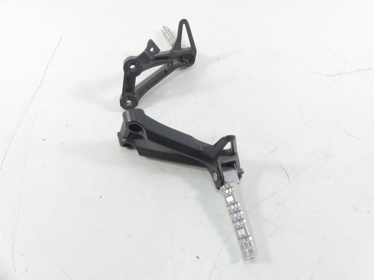2015 Yamaha MT09 FZ09 Rear Passenger Foot Peg Footpeg Set 1RC-2742L-01-00 {{ shop.shopifyCountryName }} - Mototech271