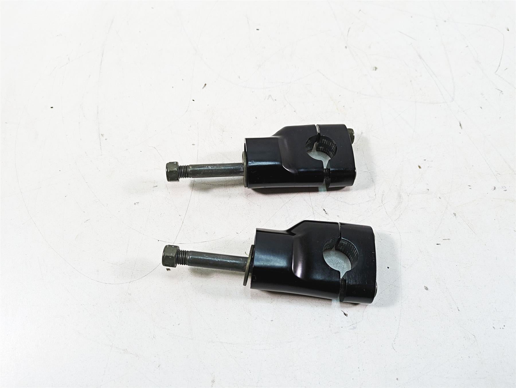 2002 Yamaha FZ1 FZS1000 Fazer Handlebar Riser Holder Set 5LV-23442-01-00 {{ shop.shopifyCountryName }} - Mototech271