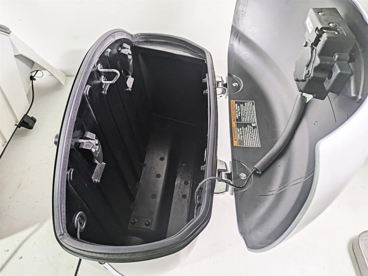 2018 Indian Chieftain Limited Left Saddlebag Saddle Bag Set 5451493 5451494 {{ shop.shopifyCountryName }} - Mototech271