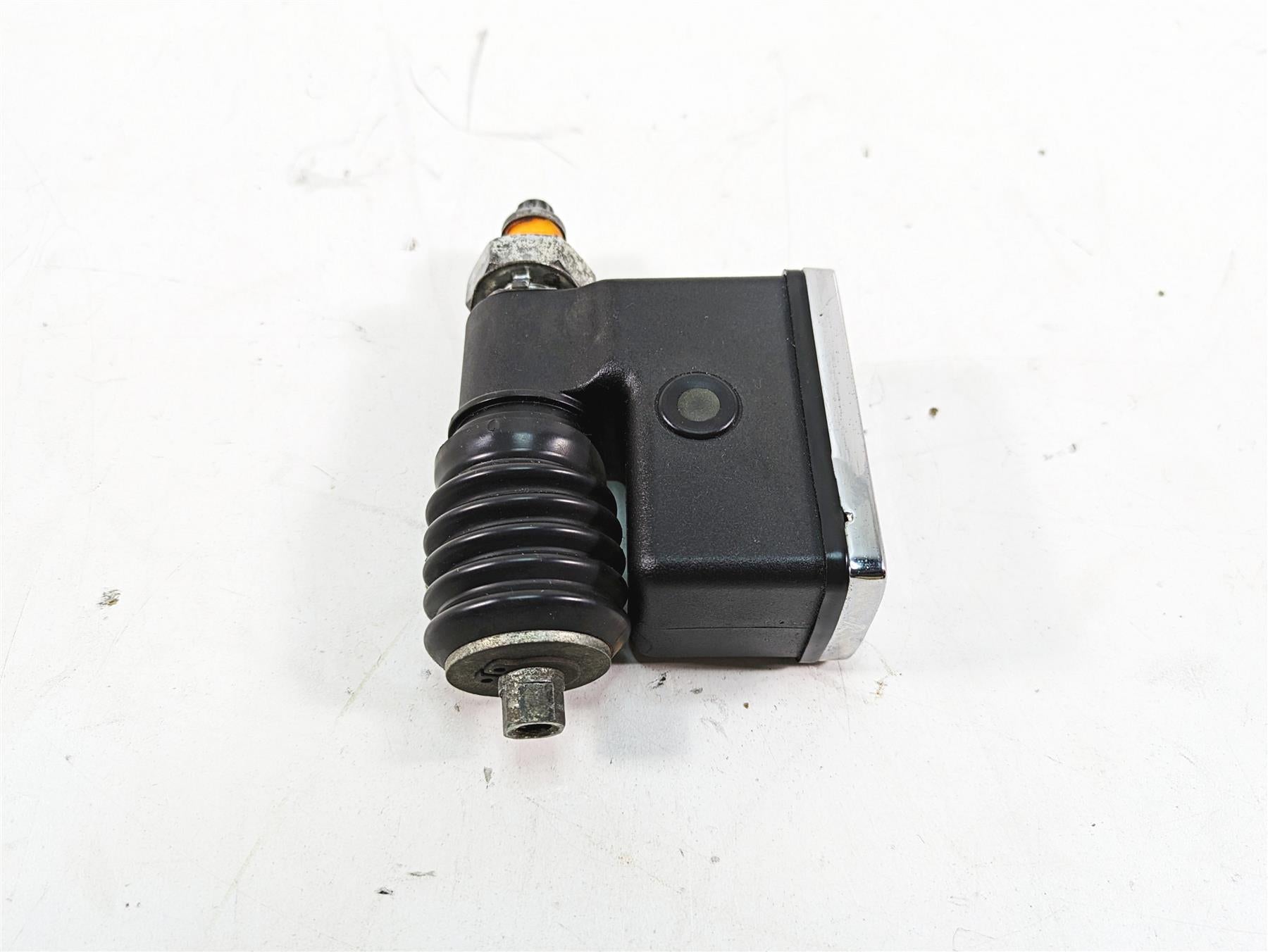 1999 Harley Dyna FXDL Low Rider Rear Brake Master Cylinder 42474-90C {{ shop.shopifyCountryName }} - Mototech271