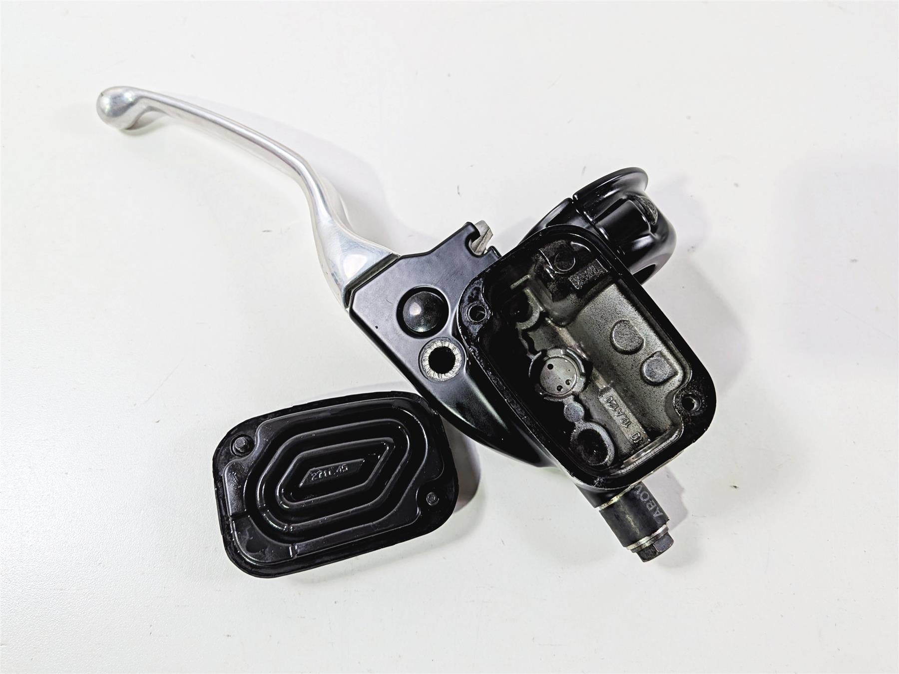 2013 Harley VRSCDX Night Rod Special Front Brake Master Cylinder 11/16 44551-08F-Mototech271