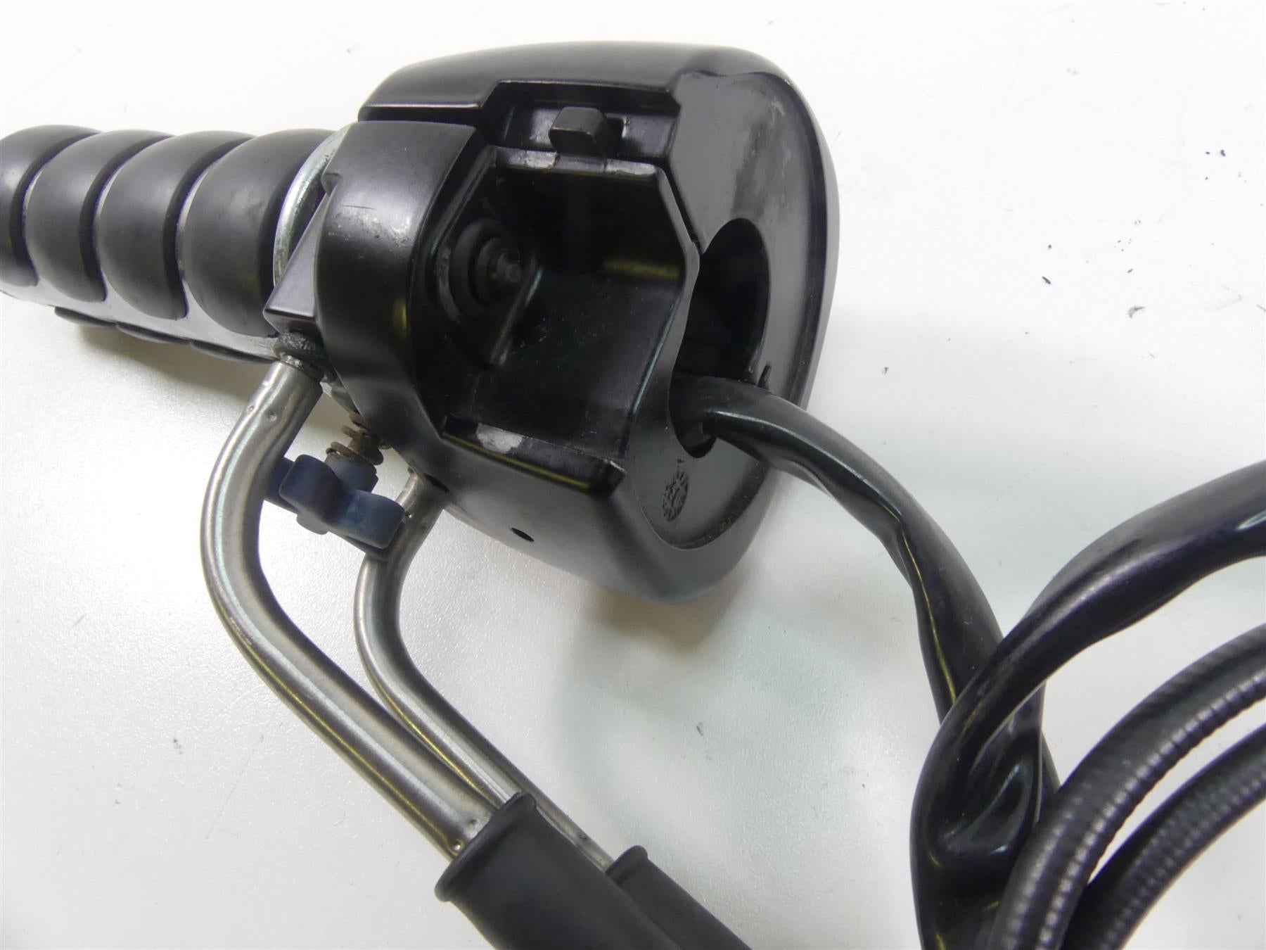 2006 Harley VRSCD Night Rod Right Hand Control Switch + Throttle Grips 71684-06A {{ shop.shopifyCountryName }} - Mototech271