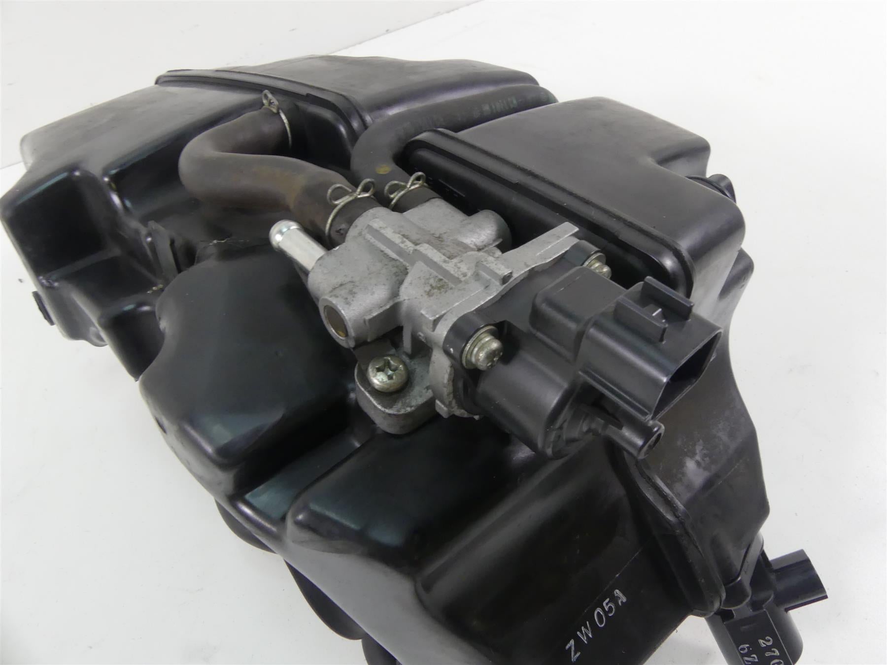 2007 Suzuki M109R VZR1800 Boulevard Center Air Cleaner Filter Box 13710-48G10 {{ shop.shopifyCountryName }} - Mototech271
