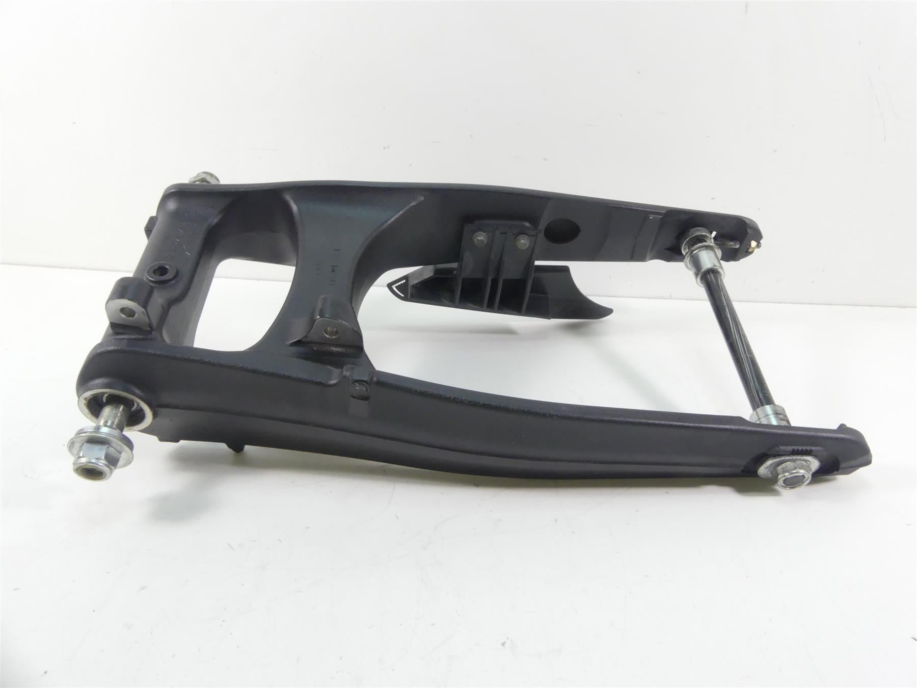 2016 Indian Chief Dark Horse Rear Swingarm Swing Arm Suspension + Axle 5139825 {{ shop.shopifyCountryName }} - Mototech271