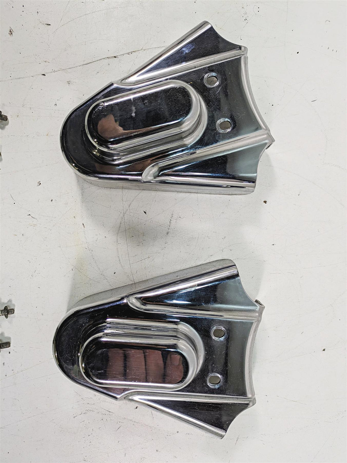 2000 Harley FXSTS Softail Springer Kuryakyn Chrome Rear Axle Cover Set 8202 {{ shop.shopifyCountryName }} - Mototech271