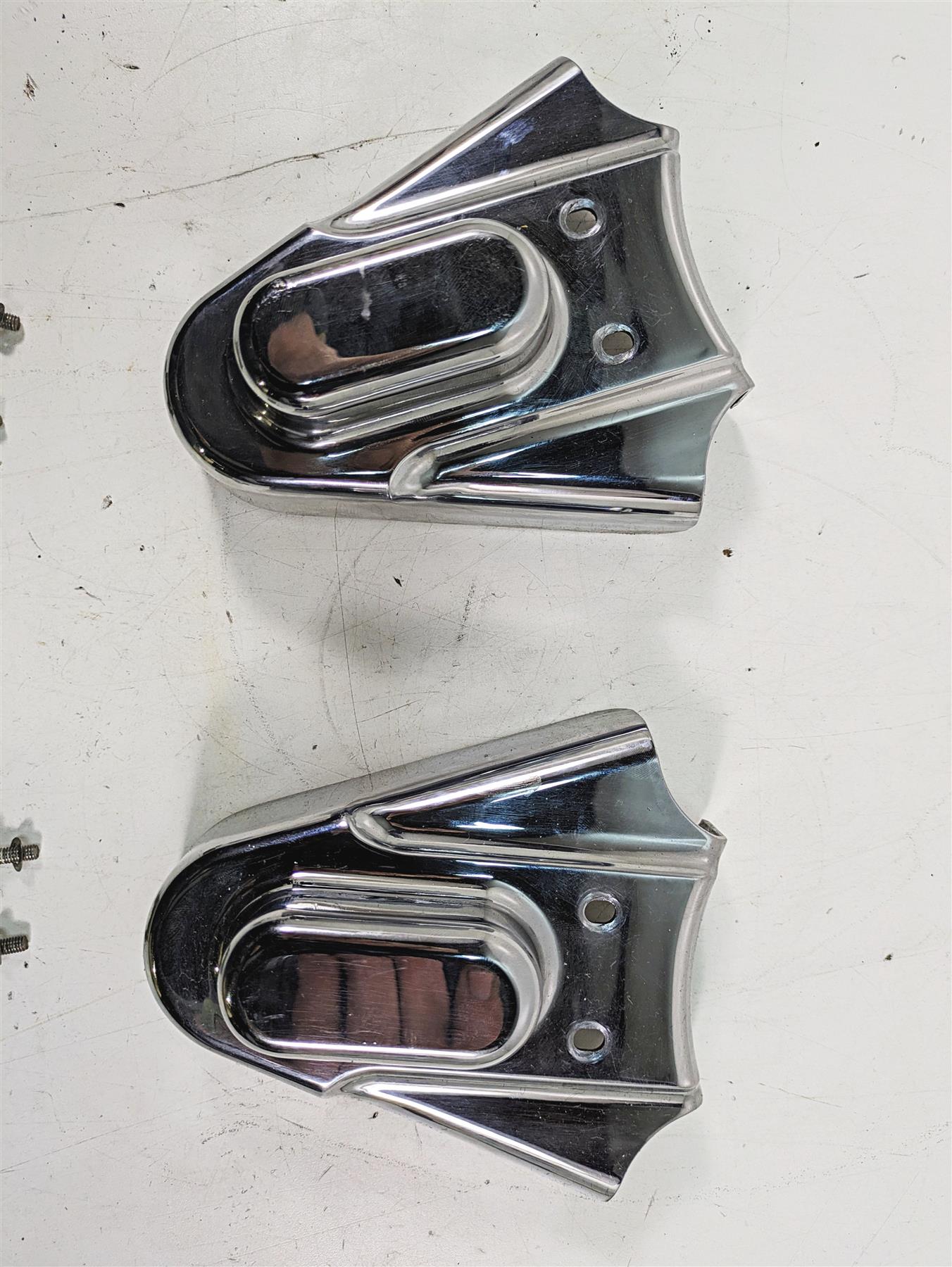 2000 Harley FXSTS Softail Springer Kuryakyn Chrome Rear Axle Cover Set 8202 {{ shop.shopifyCountryName }} - Mototech271