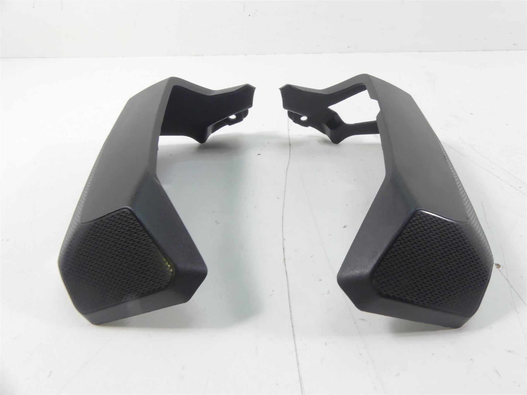 2019 Indian Motorcycle Co. FTR1200 Radiator Side Cover Set 5455077 5455076 {{ shop.shopifyCountryName }} - Mototech271