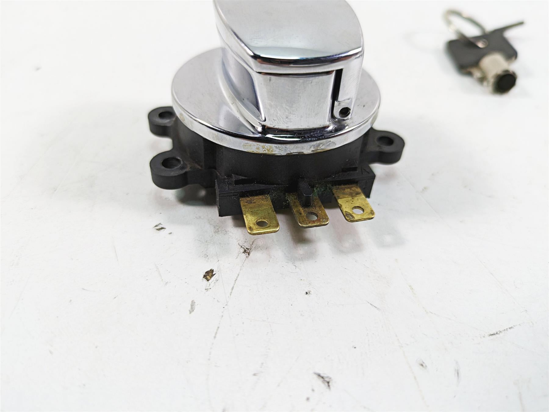 2006 Harley Softail FXSTSI Springer Ignition Switch Steering Lock Key 71450-04 {{ shop.shopifyCountryName }} - Mototech271