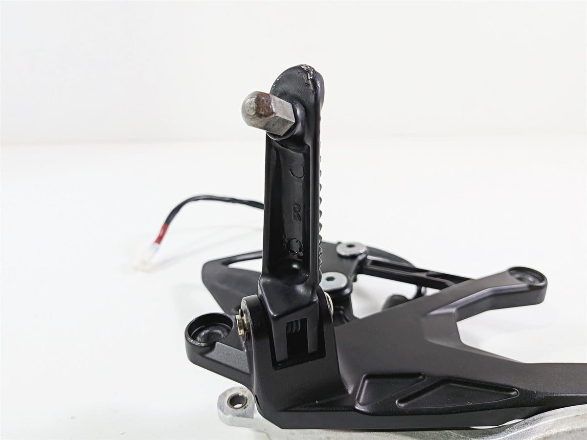 2022 Yamaha YZF R1 R1M RN65 Front Right Foot Peg & Brake Pedal 2CR-27443-00-00-Mototech271