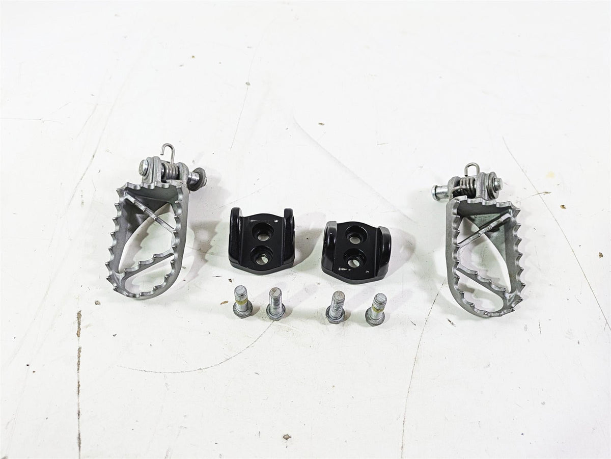 2022 KTM 1290 Super Adventure S Rider Footpeg Set & Clips & Bolts 61903040033 {{ shop.shopifyCountryName }} - Mototech271