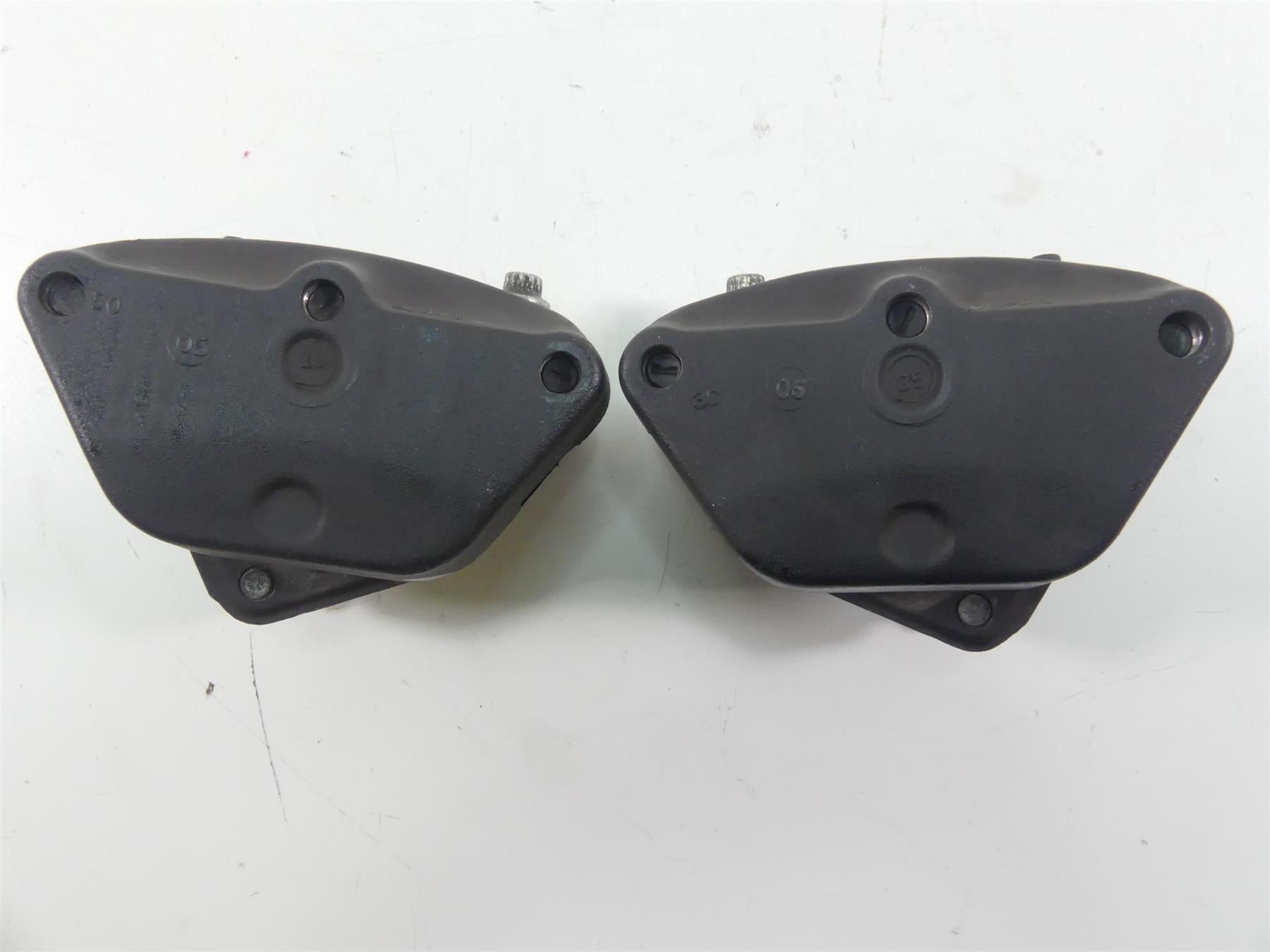 2005 Harley Touring FLHRSI Road King Front Brake Caliper Set 44023-00C 44046-00D {{ shop.shopifyCountryName }} - Mototech271