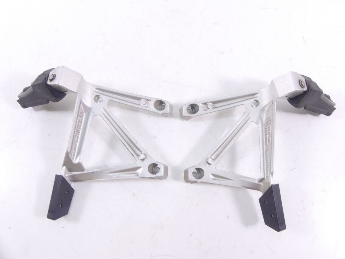 2017 BMW R1200GS GSW K50 Rear Passenger Foot Peg Footpeg Set 46718556265 {{ shop.shopifyCountryName }} - Mototech271