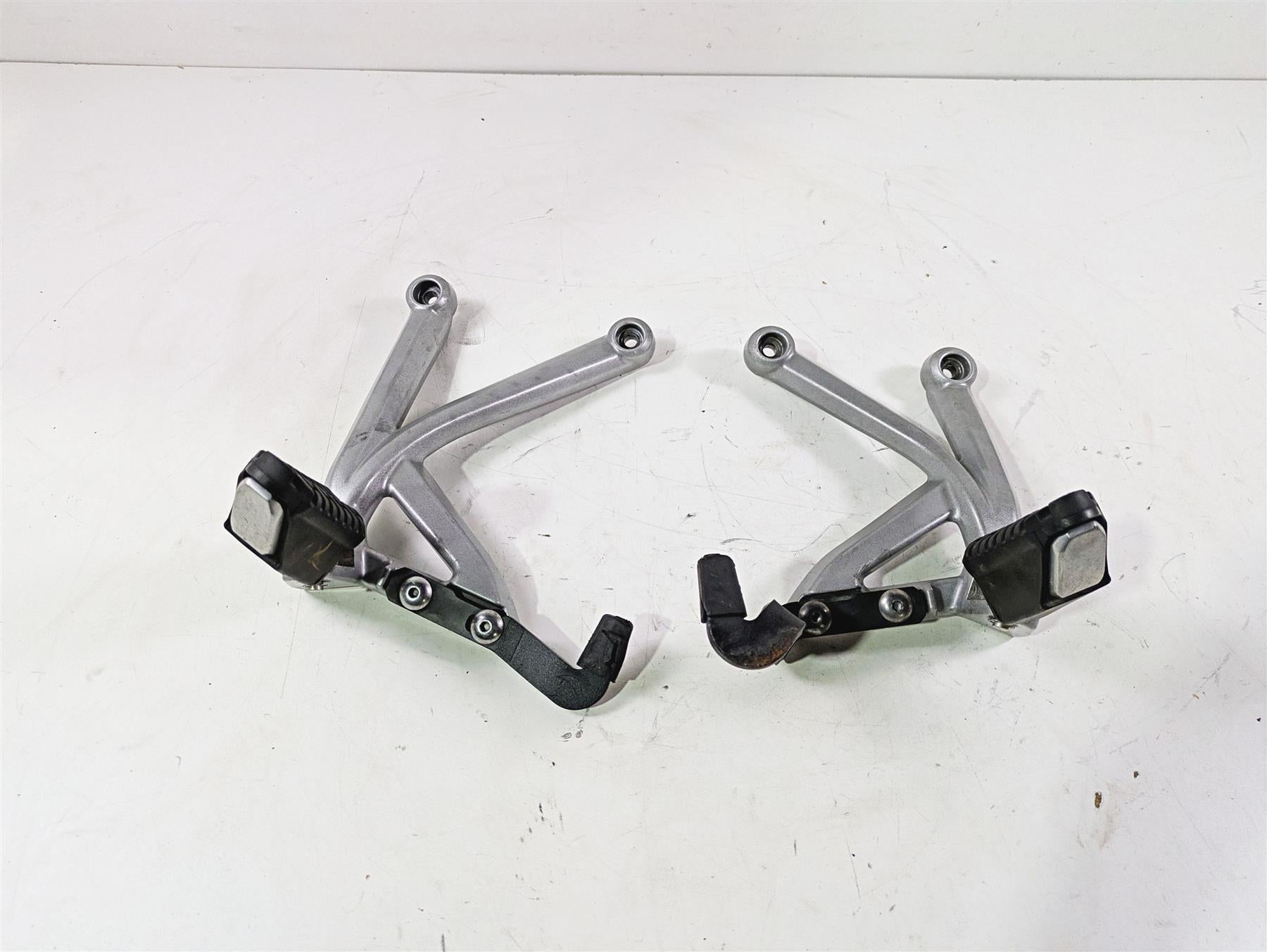 2013 Triumph Tiger 1215 Explorer Rear Passenger Footpeg Rest Set T2082162 {{ shop.shopifyCountryName }} - Mototech271