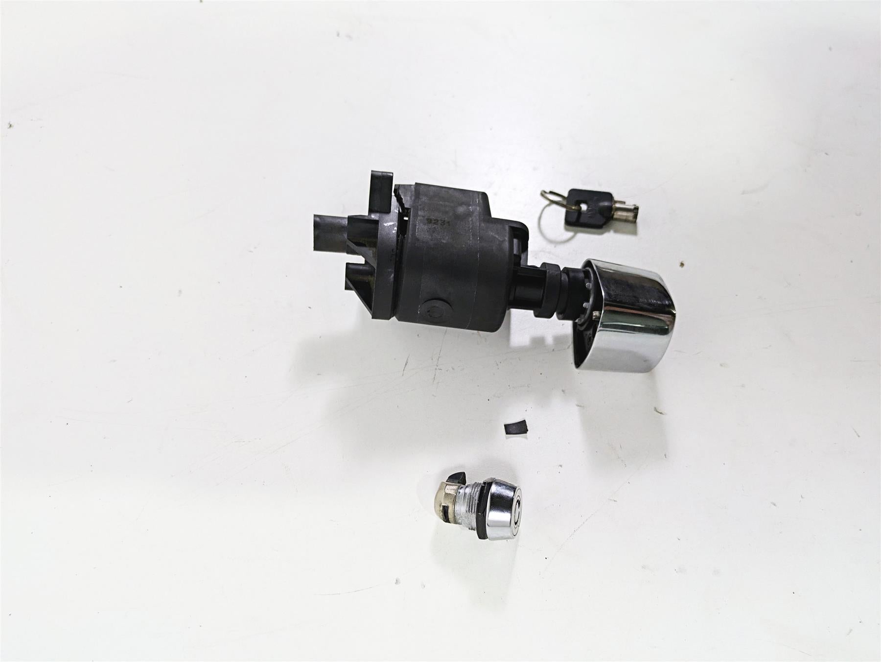 2010 Harley Touring FLHX Street Glide Ignition Switch Key Lock FOR PART 71572-06 {{ shop.shopifyCountryName }} - Mototech271