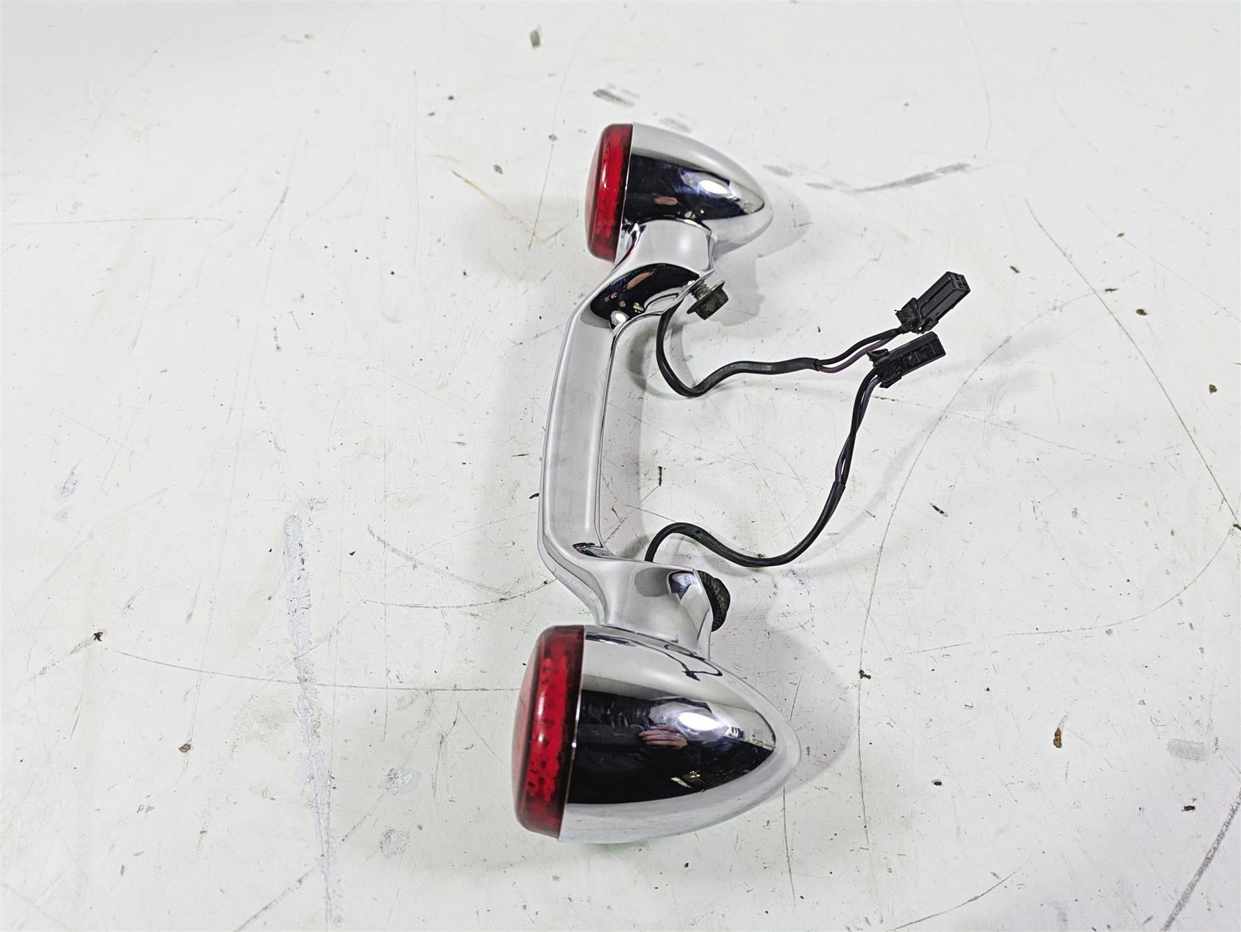2007 Harley Touring FLHTCU SE CVO E-Glide Rear Blinker Turn Signal Bar 68629-05 {{ shop.shopifyCountryName }} - Mototech271